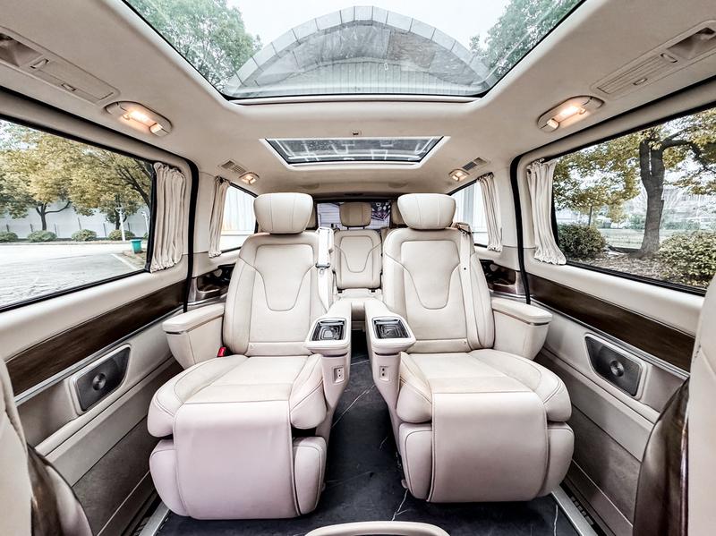 Mercedes-Benz V-Class, 2023 — фото 11 из 12