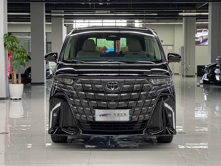Toyota Alphard, 2024 — фото 2 из 9
