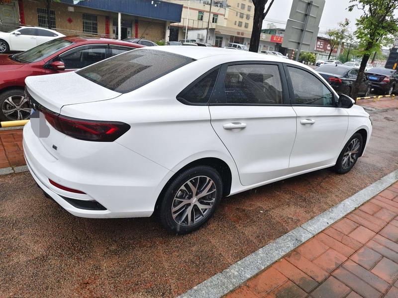 Geely Emgrand, 2021 — фото 6 из 10