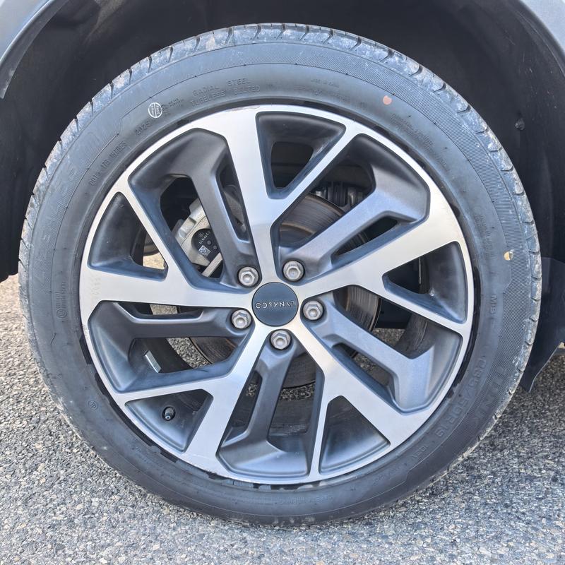 Lynk & Co 01 EM-P Hybrid, 2023 — фото 8 из 12