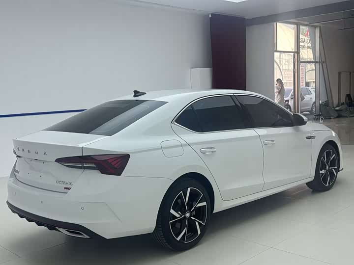 Skoda Octavia Pro, 2023 — фото 6 из 9
