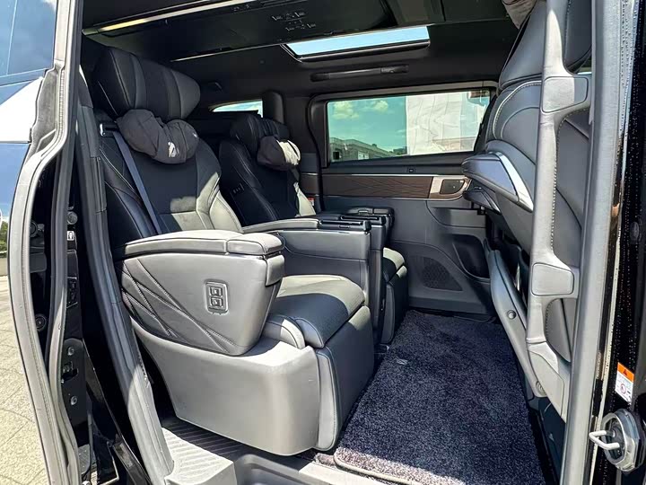 Toyota Alphard, 2025 — фото 9 из 9