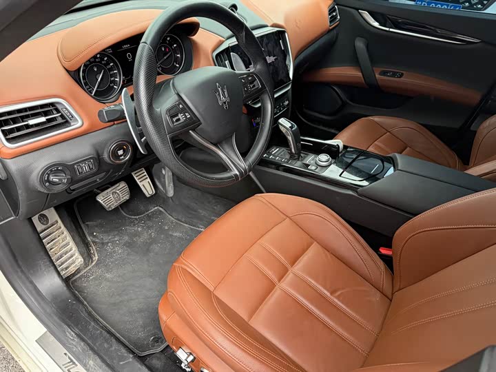 Maserati Ghibli, 2023 — фото 4 из 9