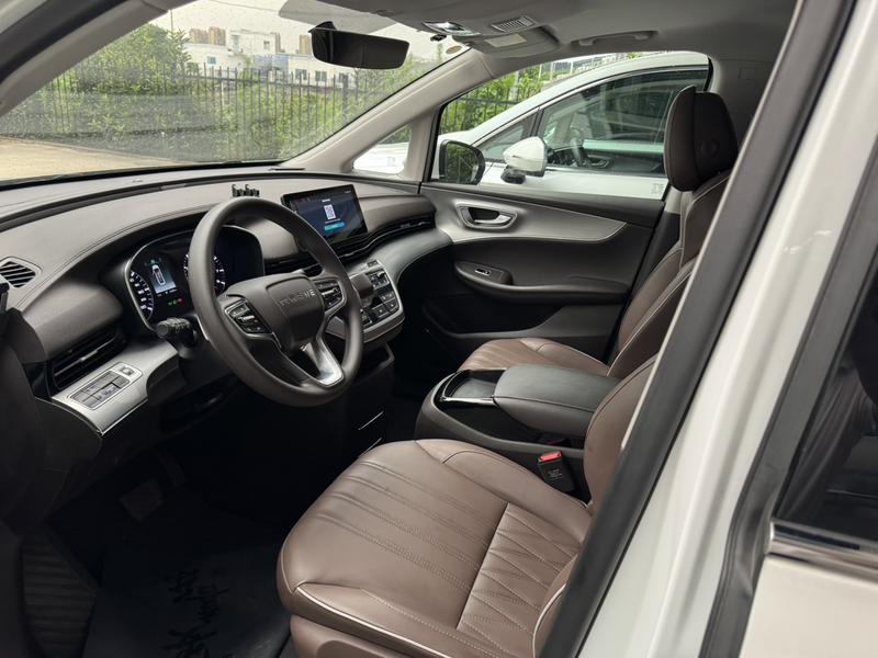 Roewe iMax 8, 2023 — фото 8 из 11