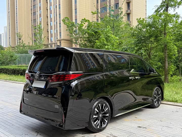 Toyota Alphard, 2024 — фото 7 из 9
