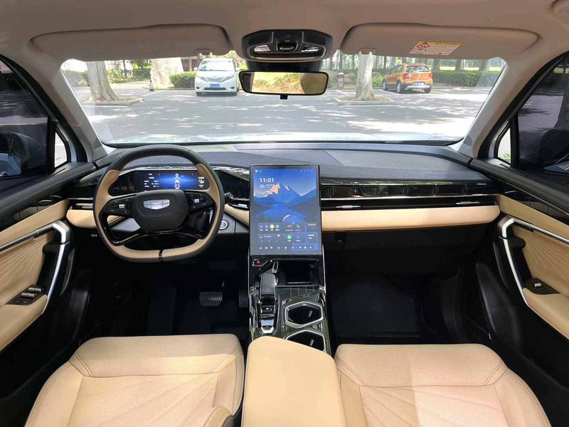Geely Atlas L, 2023 — фото 7 из 10