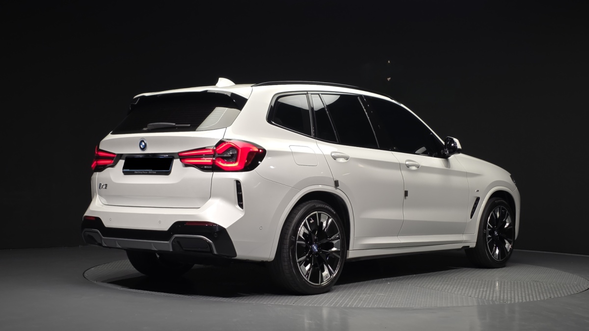 BMW iX3, 2023 — фото 2 из 12