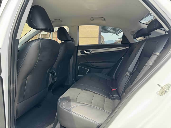 Geely Emgrand Hybrid/EV, 2024 — фото 6 из 9