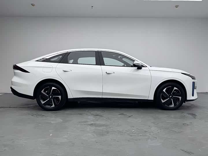Geely Galaxy L6, 2023 — фото 7 из 9