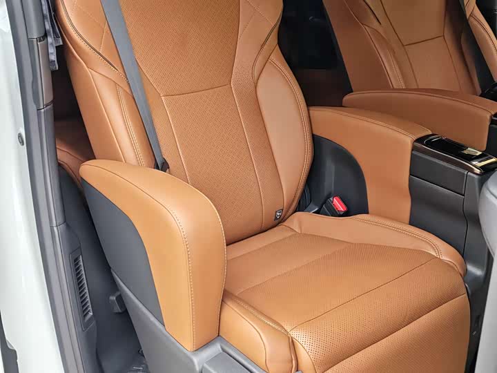 Toyota Vellfire, 2025 — фото 9 из 12