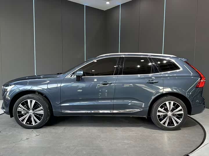 Volvo XC60 Hybrid, 2023 — фото 4 из 9