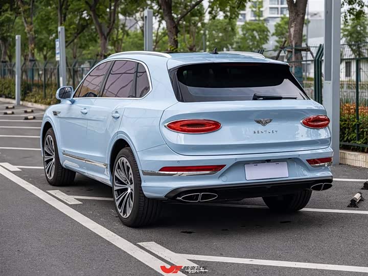 Bentley Bentayga, 2023 — фото 6 из 9