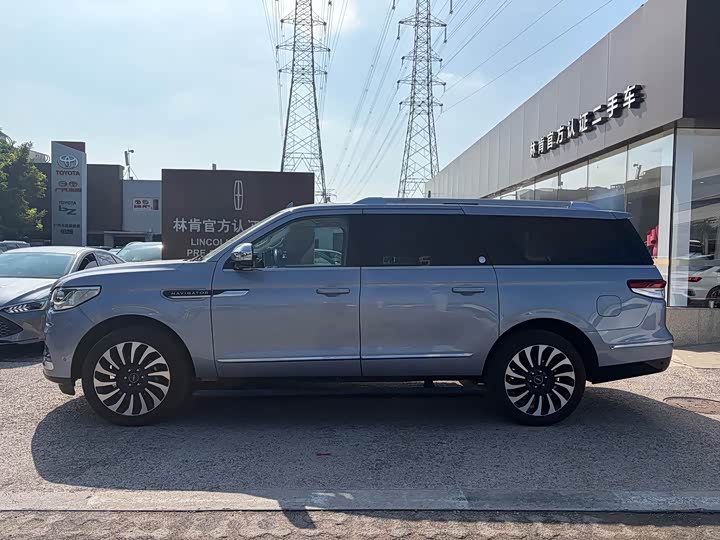 Lincoln Navigator, 2024 — фото 3 из 9