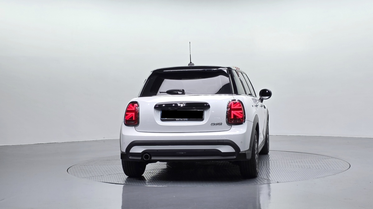 Mini Cooper, 2023 — фото 4 из 12