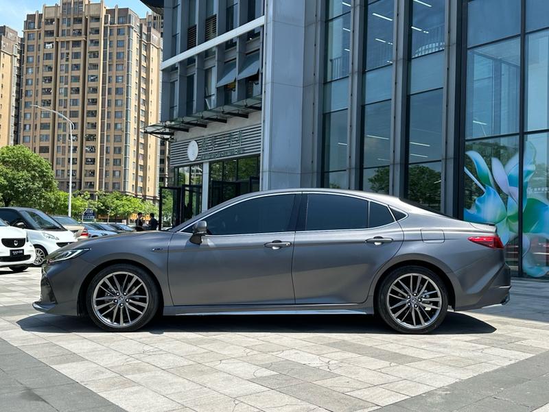 Toyota Camry, 2025 — фото 4 из 12