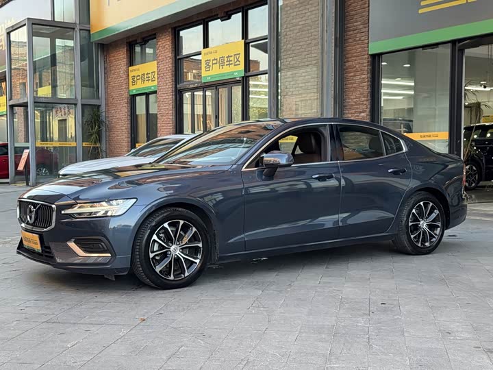 Volvo S60, 2021 — фото 7 из 9