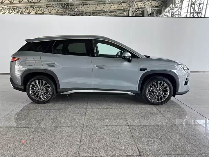 BYD Song Ultra EV, 2026 — фото 4 из 9