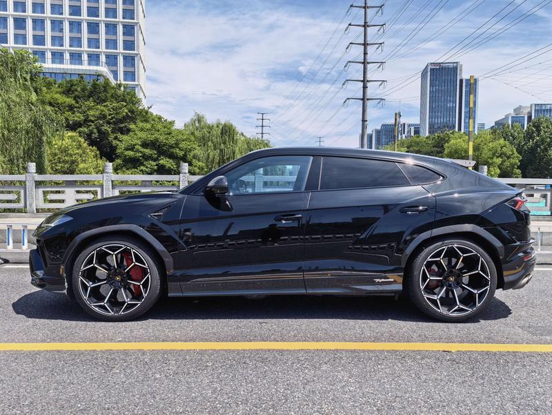 Lamborghini Urus, 2023 — фото 3 из 9