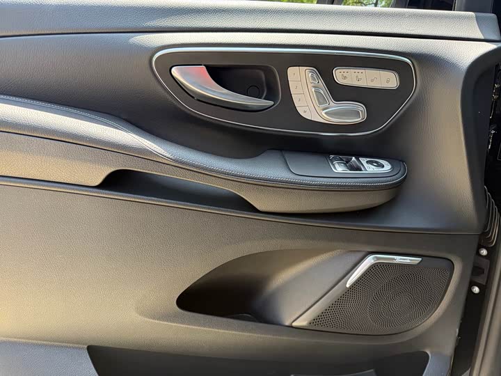 Mercedes-Benz V-Class, 2022 — фото 9 из 9