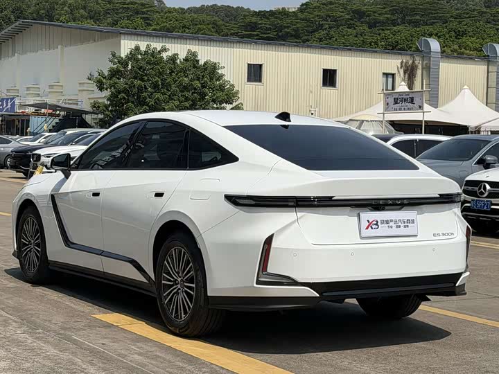 Lexus ES, 2026 — фото 3 из 9