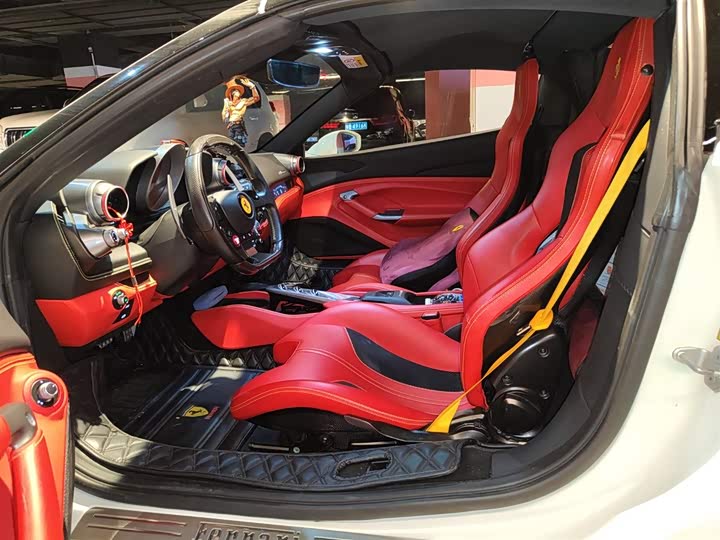 Ferrari F8, 2022 — фото 5 из 9
