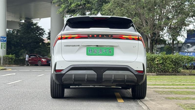 Geely Galaxy L7, 2023 — фото 6 из 12