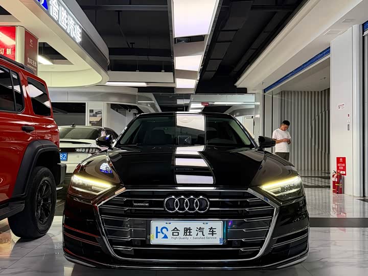 Audi A8, 2022 — фото 2 из 9