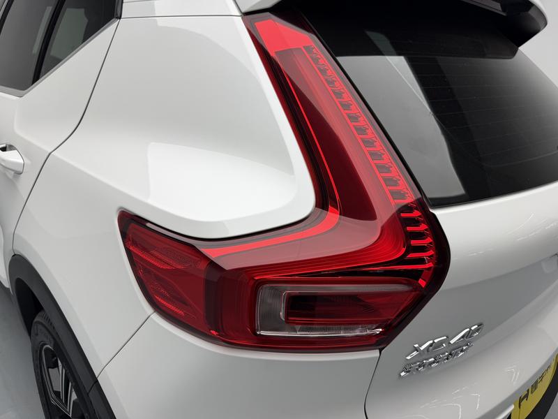 Volvo XC40, 2022 — фото 10 из 12