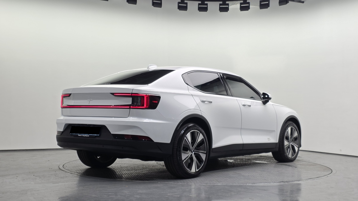 Polestar 2, 2022 — фото 2 из 12