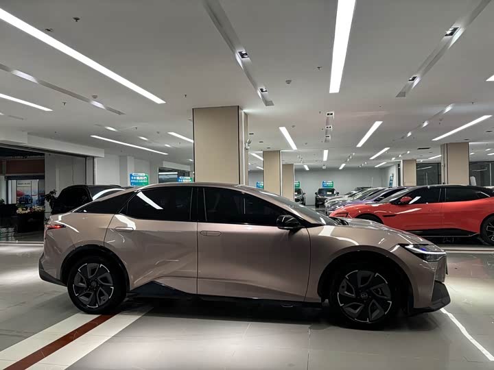 Toyota bZ3, 2023 — фото 4 из 9