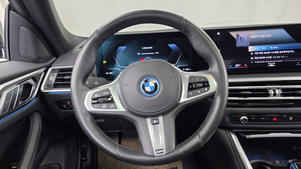 BMW i4, 2022 — фото 11 из 12
