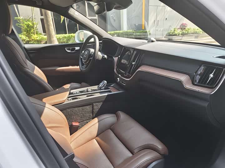 Volvo XC60 Hybrid, 2023 — фото 4 из 9