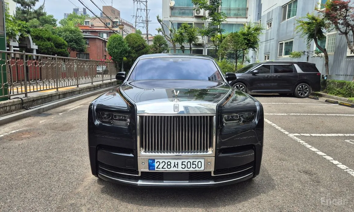 Rolls-Royce Phantom, 2023 — фото 3 из 12