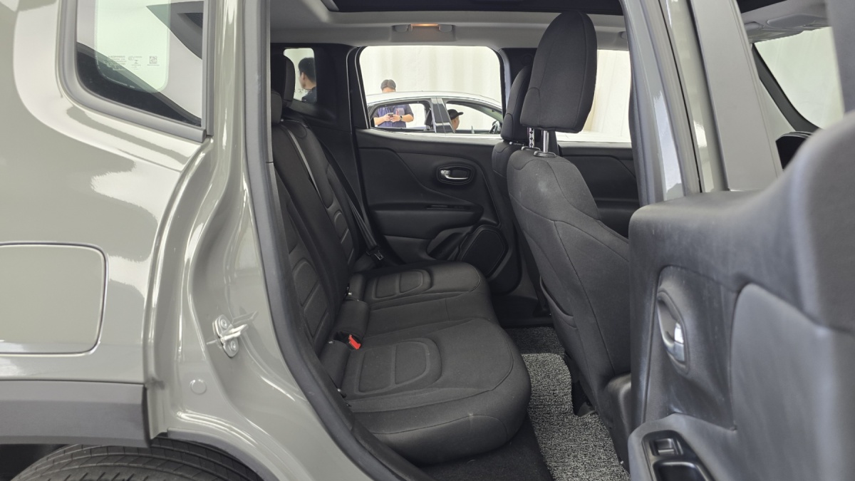 Jeep Renegade, 2022 — фото 10 из 12