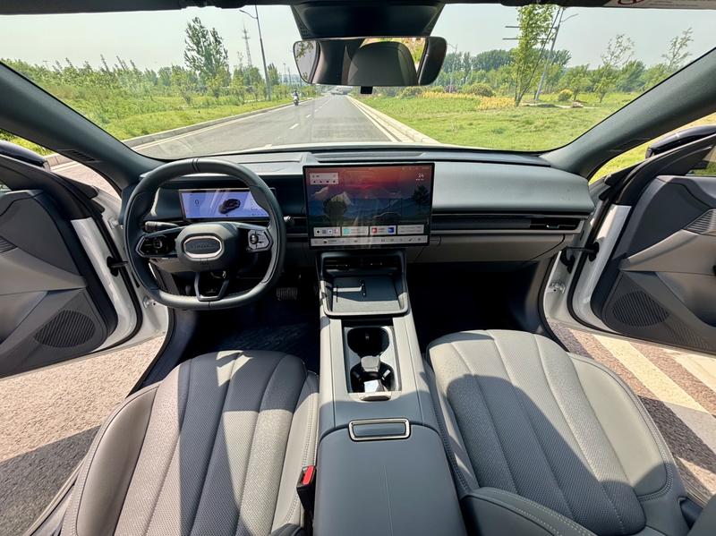 Lynk & Co 07 EM-P Hybrid, 2024 — фото 6 из 10