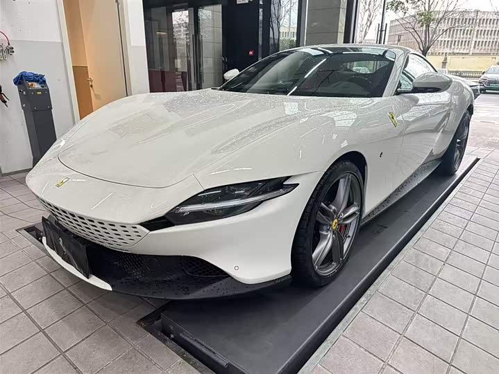 Ferrari Roma, 2022 — купить в Москве под ключ