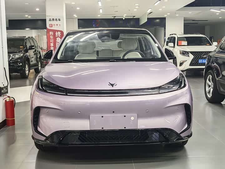 BAIC Arcfox T1, 2026 — фото 2 из 9