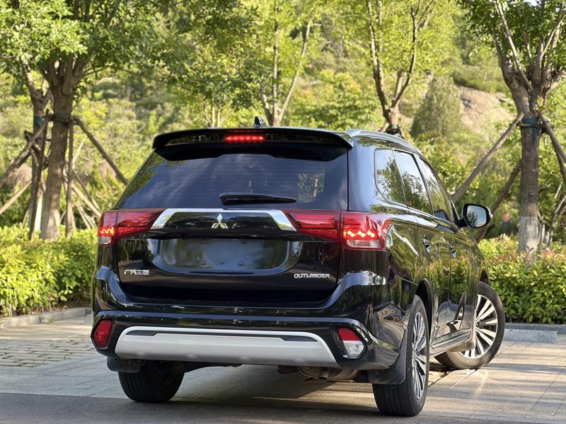 Mitsubishi Outlander, 2022 — фото 6 из 10