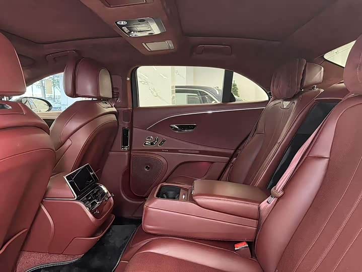 Bentley Flying Spur, 2022 — фото 5 из 9