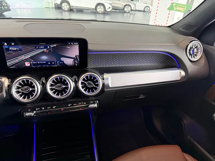 Mercedes-Benz EQB, 2025 — фото 8 из 9