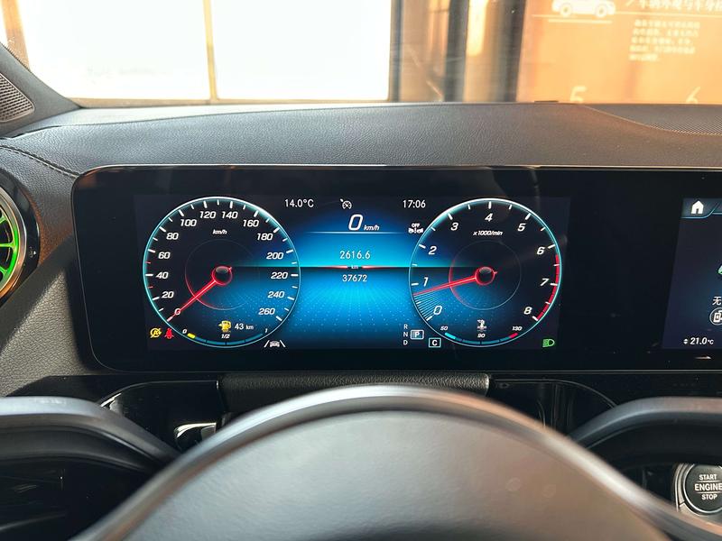Mercedes-Benz GLA-Class, 2023 — фото 8 из 11