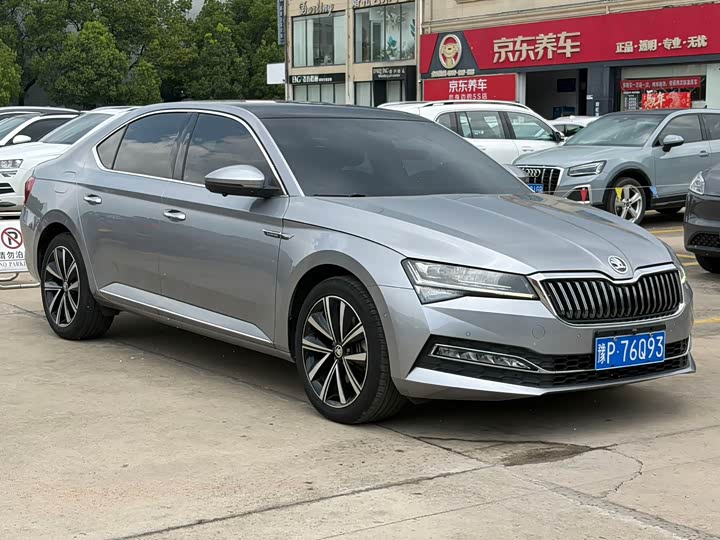 Skoda Superb, 2023 — фото 3 из 9