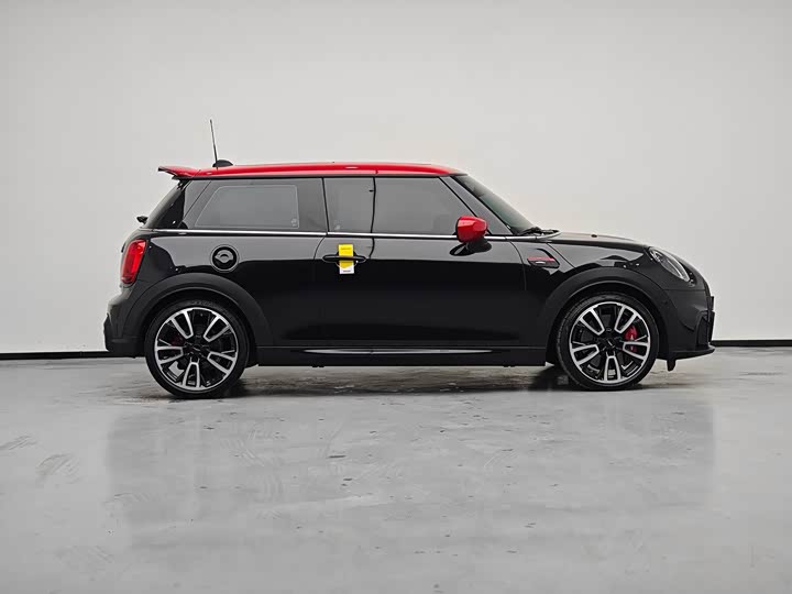 Mini Mini JCW, 2022 — фото 8 из 9