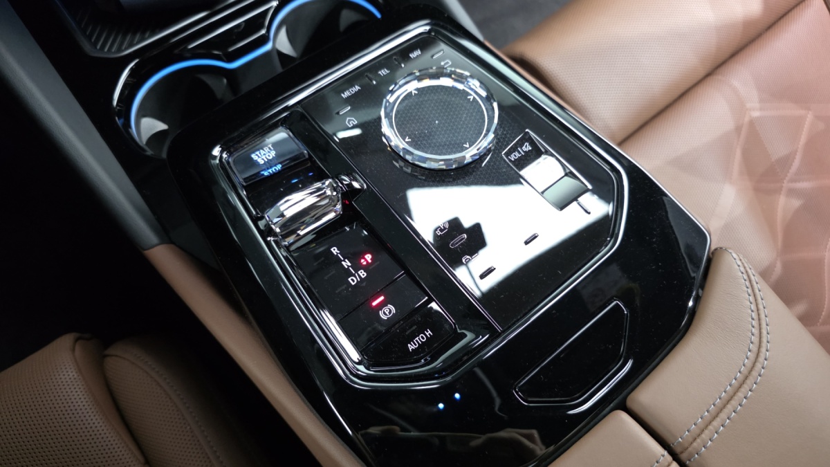 BMW i5, 2023 — фото 8 из 12