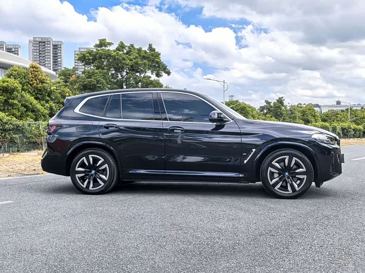 BMW iX3, 2022 — фото 4 из 9