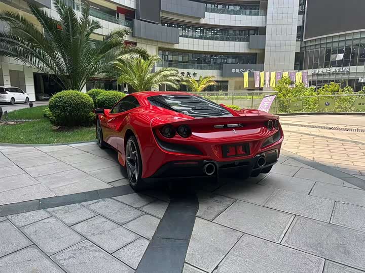 Ferrari F8, 2022 — фото 5 из 9