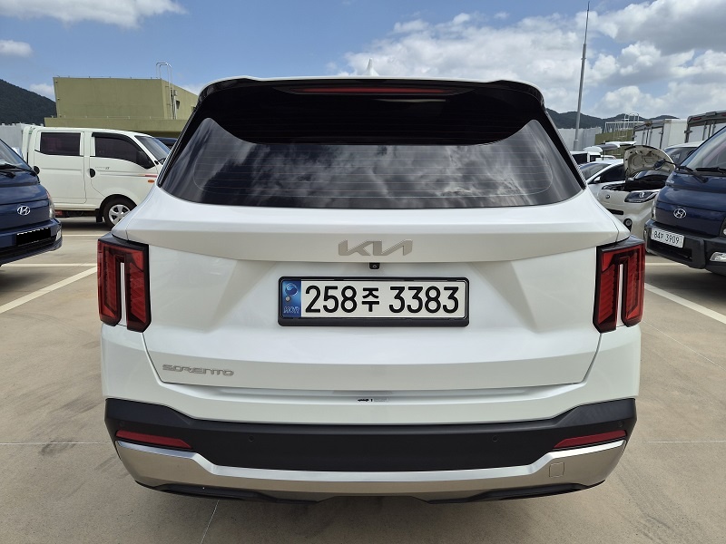 Kia Sorento, 2023 — фото 3 из 12