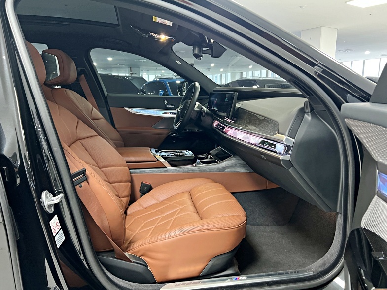 BMW i7, 2024 — фото 11 из 12
