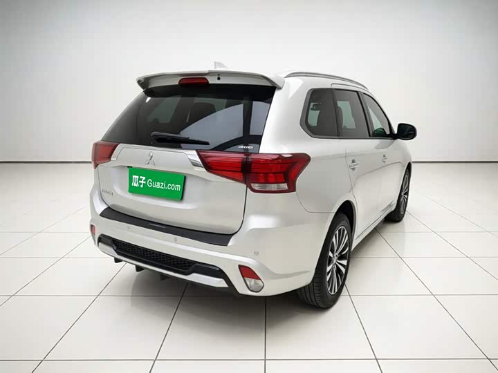 Mitsubishi Outlander, 2021 — фото 6 из 9