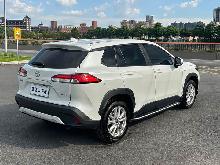 Toyota Corolla Cross, 2024 — фото 7 из 9